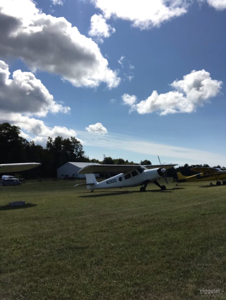  Well Equipped Pontoons and Airplane 