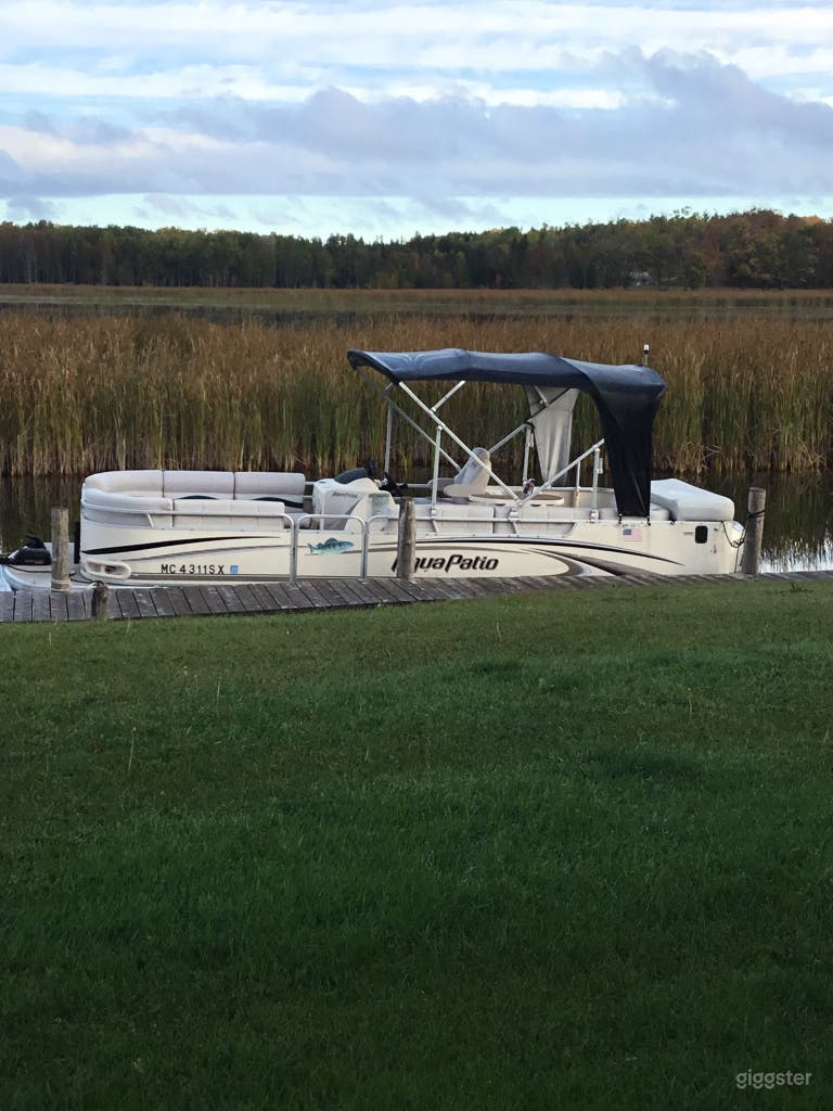  Well Equipped Pontoons and Airplane 