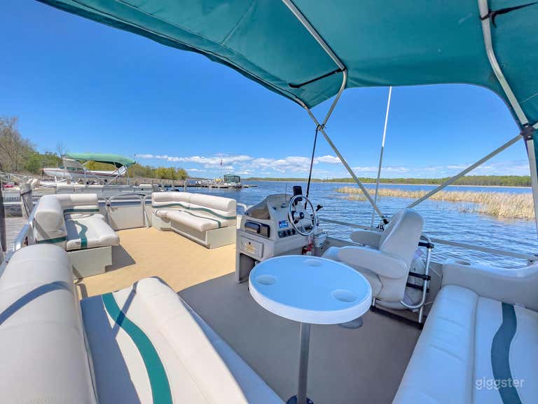  Well Equipped Pontoons and Airplane 