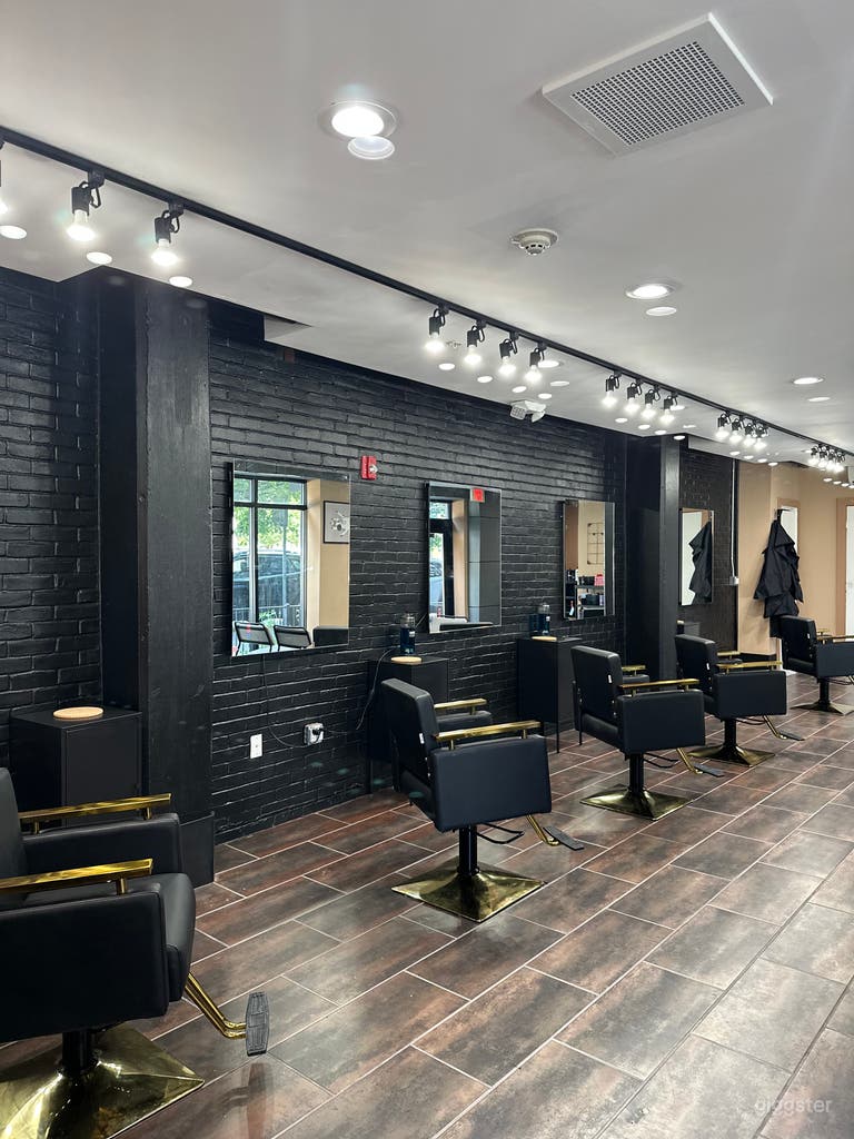  Contemporary Salon Studio 