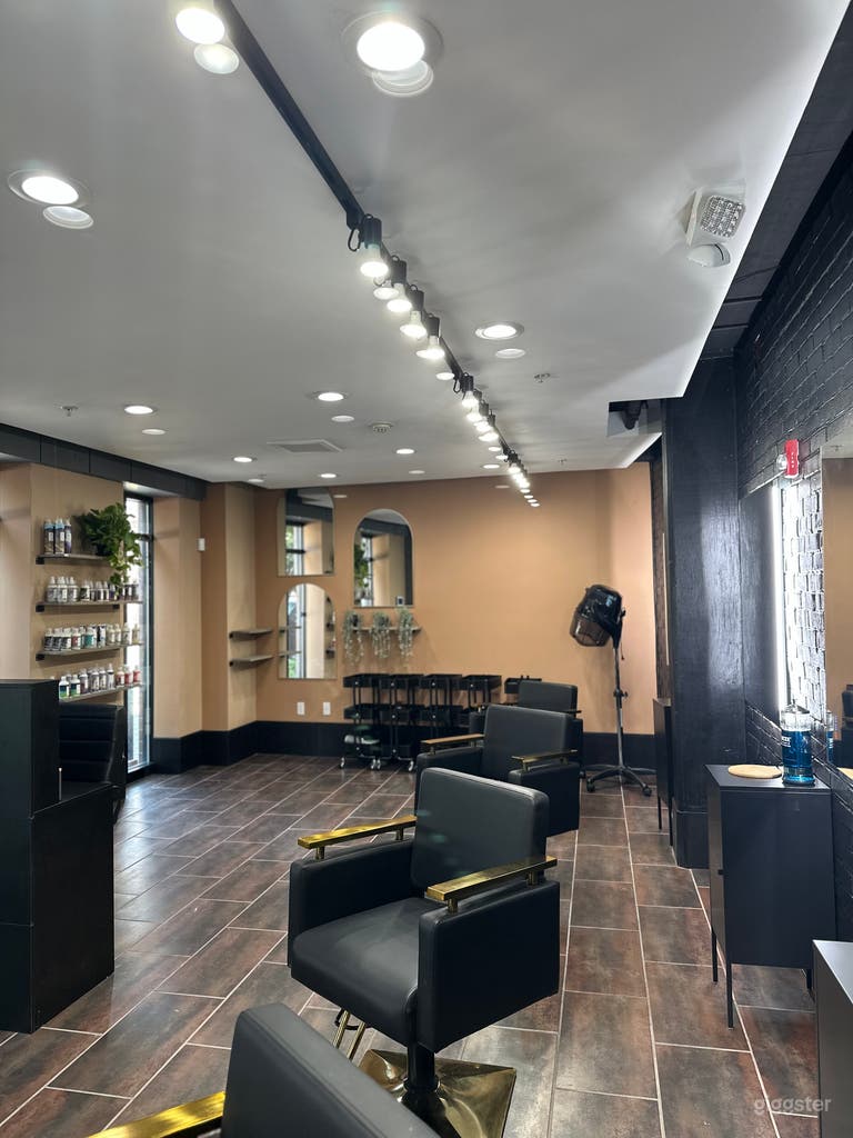  Contemporary Salon Studio 