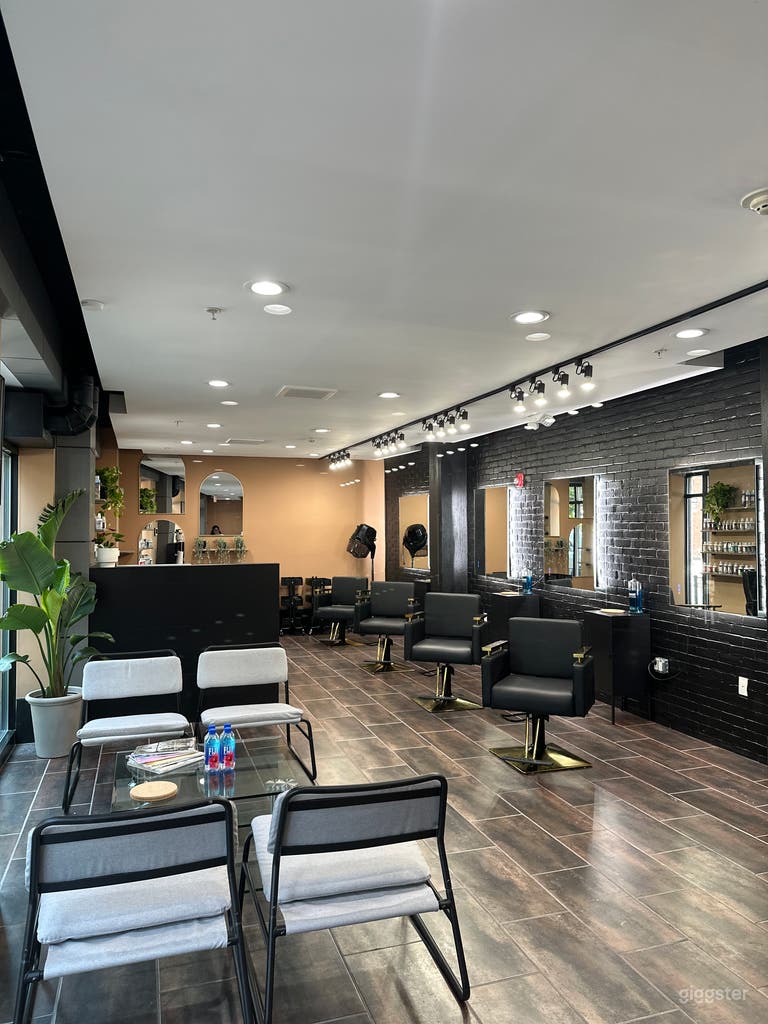  Contemporary Salon Studio 