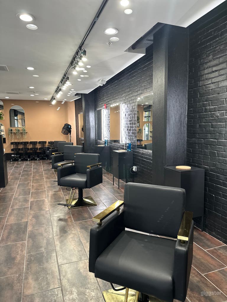  Contemporary Salon Studio 