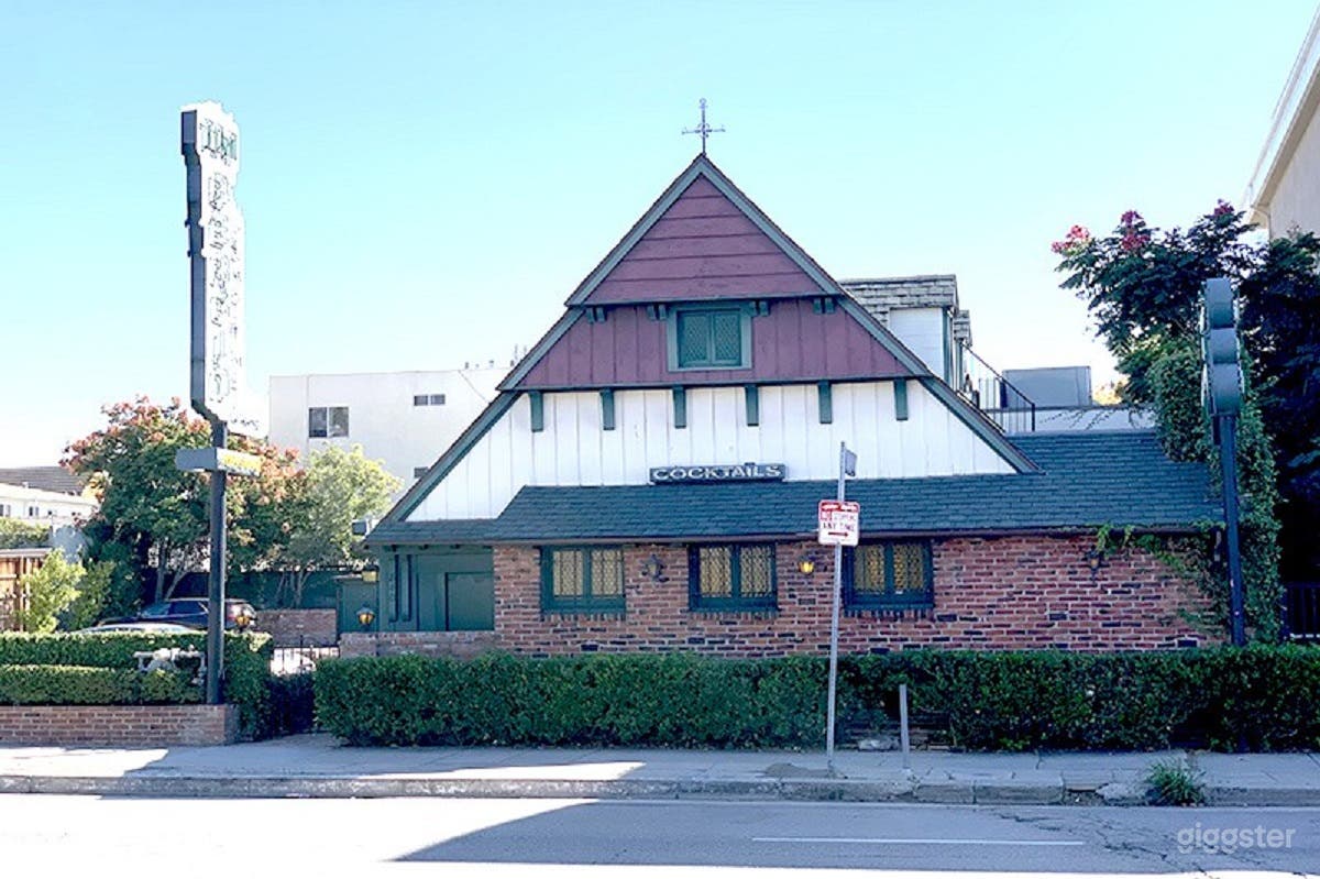 Rustic Irish Bar with Hidden Upstairs Speakeasy Photo 2