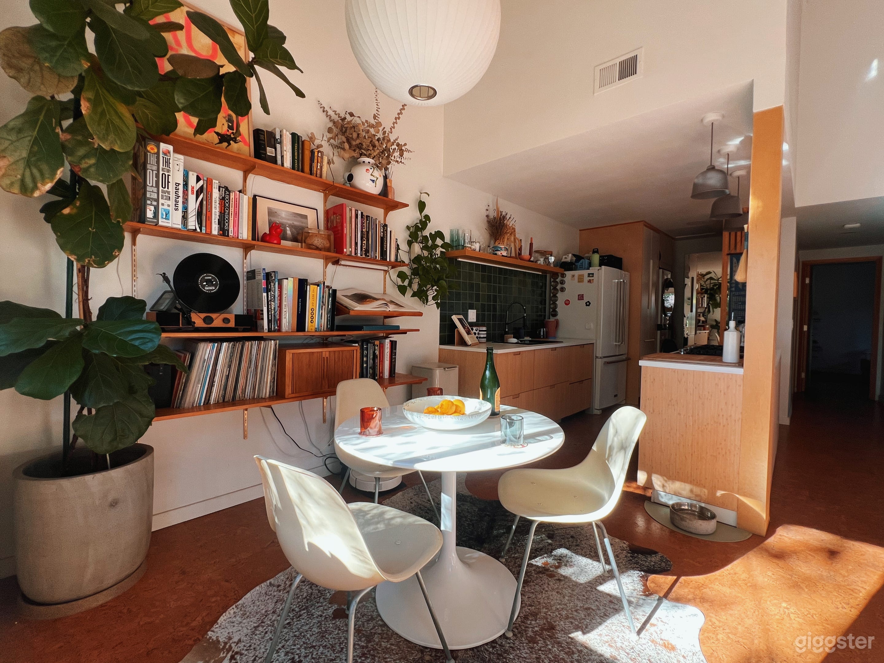 Mid-century modern creative designer space Photo 1