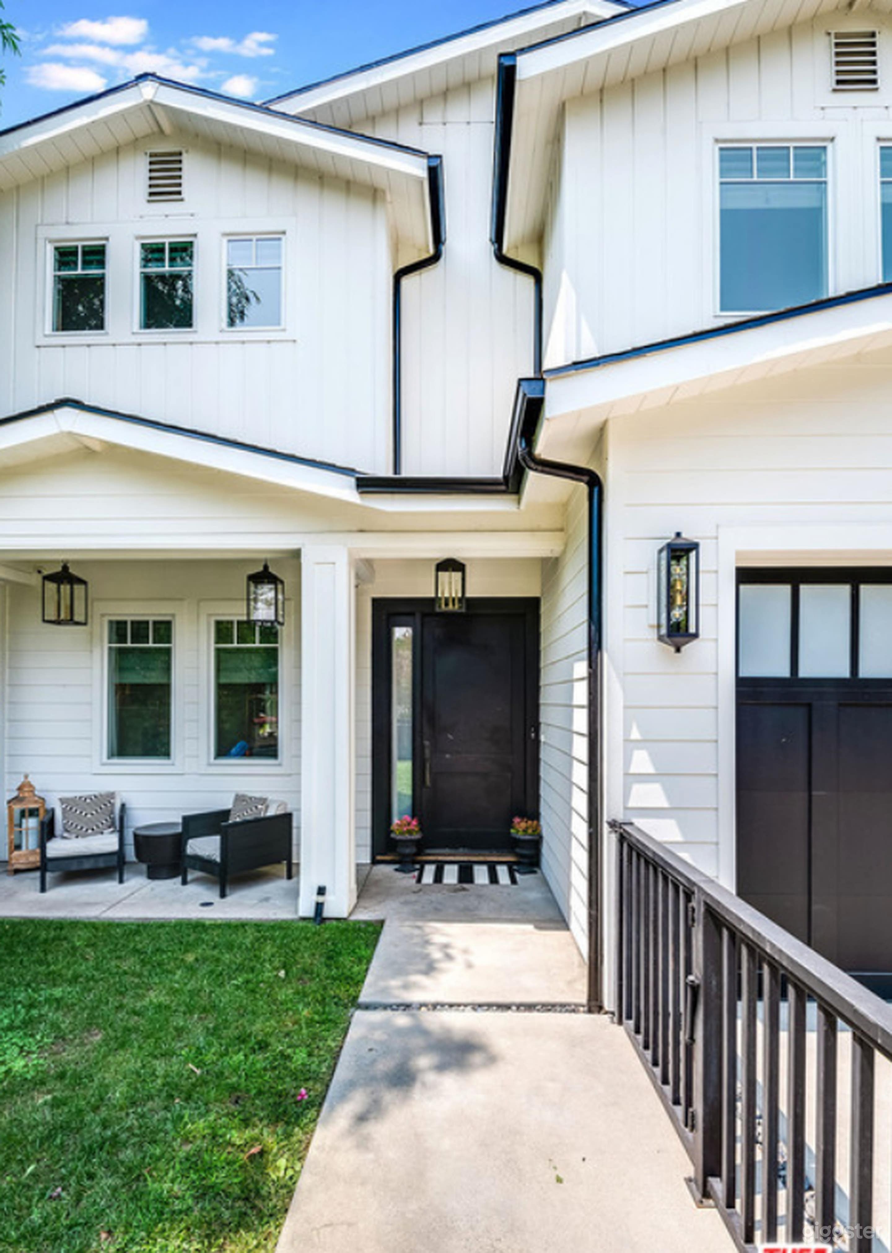 Contemporary Farmhouse Studio City Photo 4