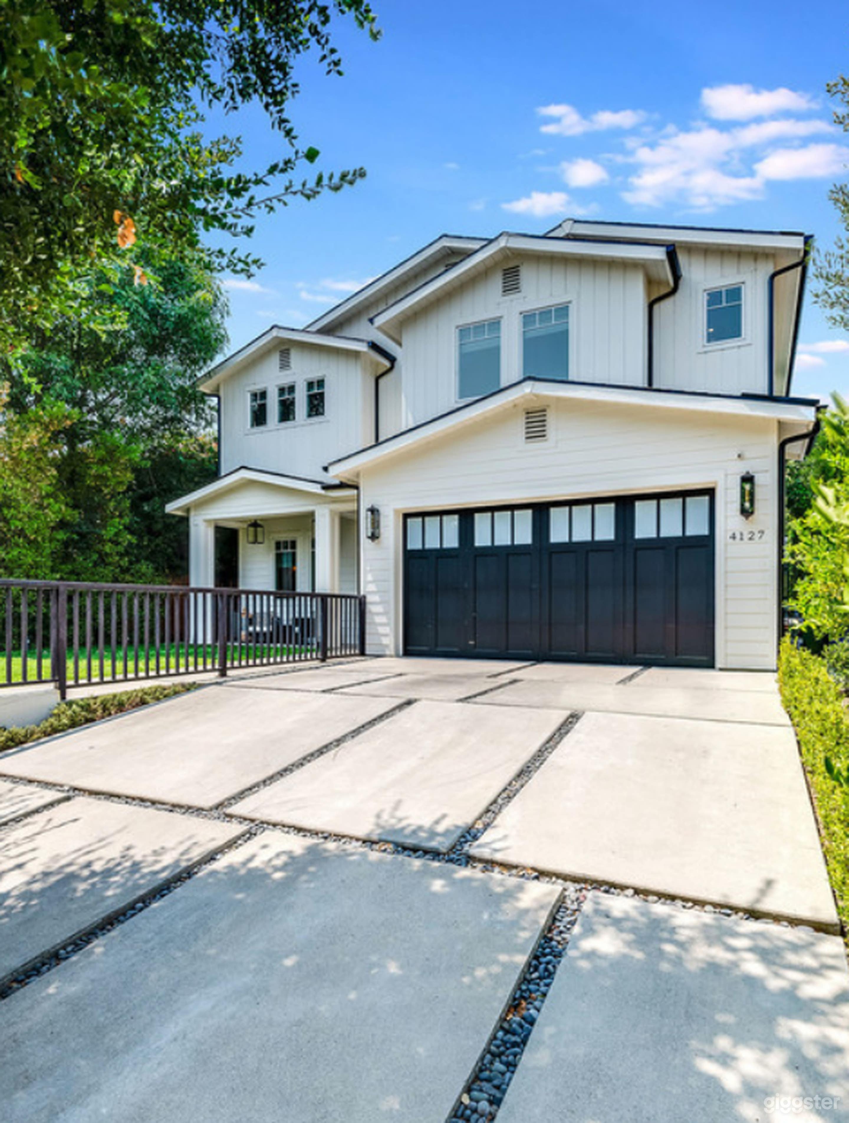 Contemporary Farmhouse Studio City Photo 1