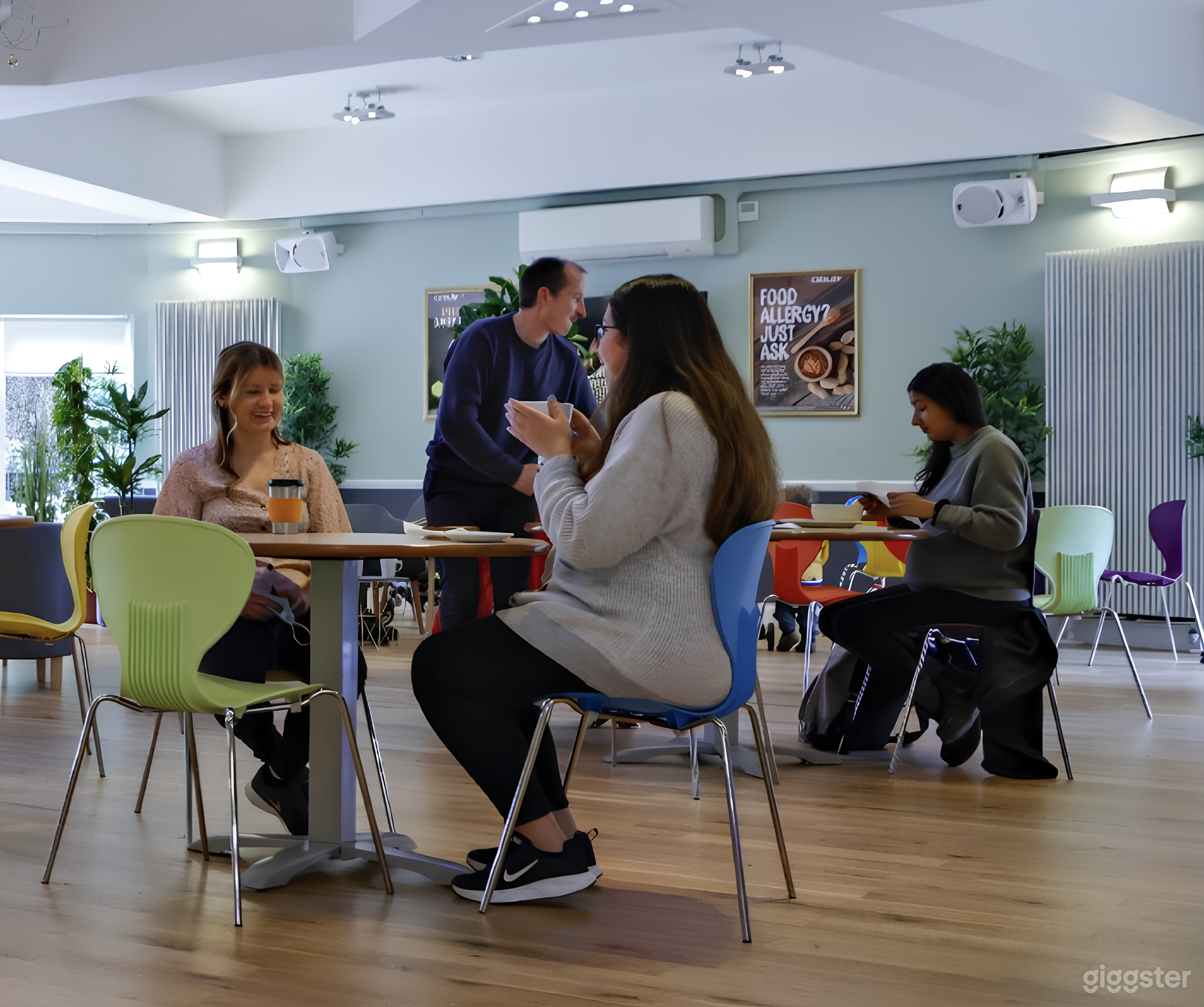 Modern and Spacious Cafe Photo 1