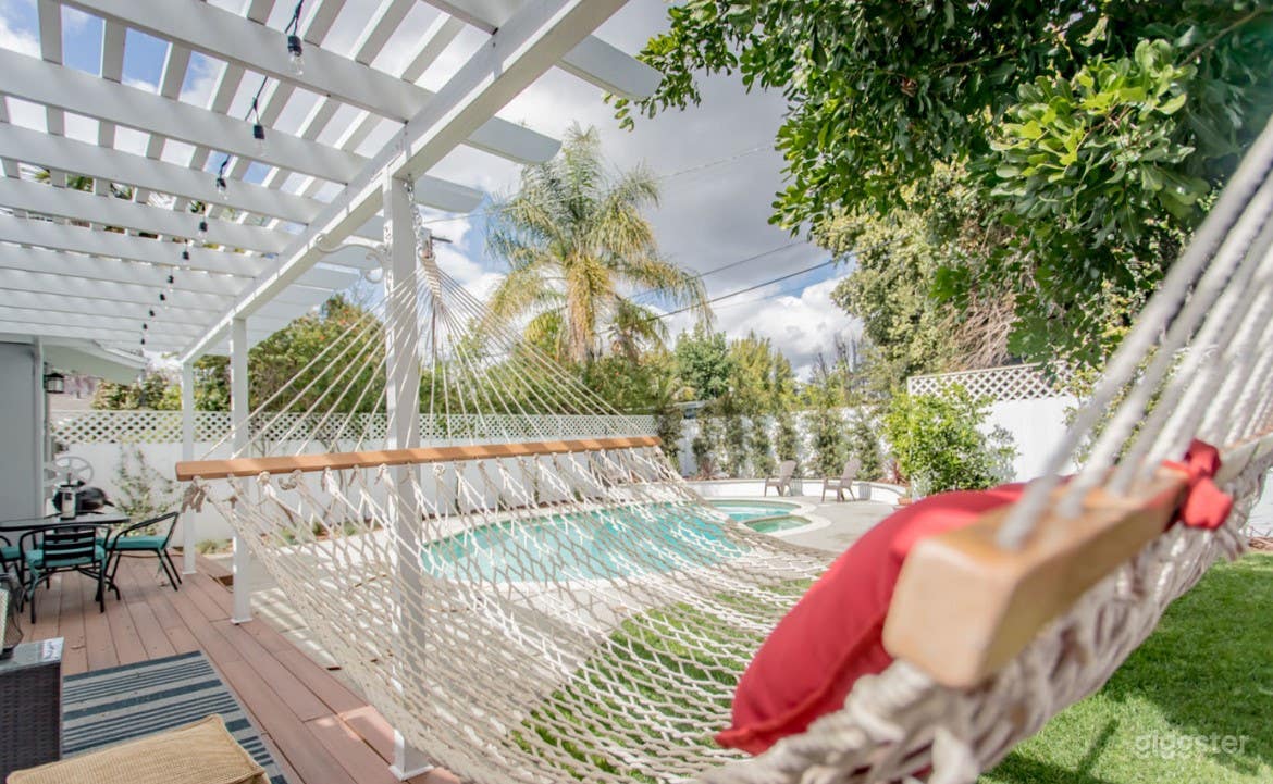 Bright and Quiet Pool Area Photo 3