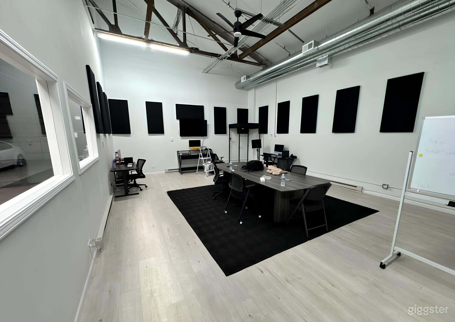 Industrial production space with skylight Photo 4