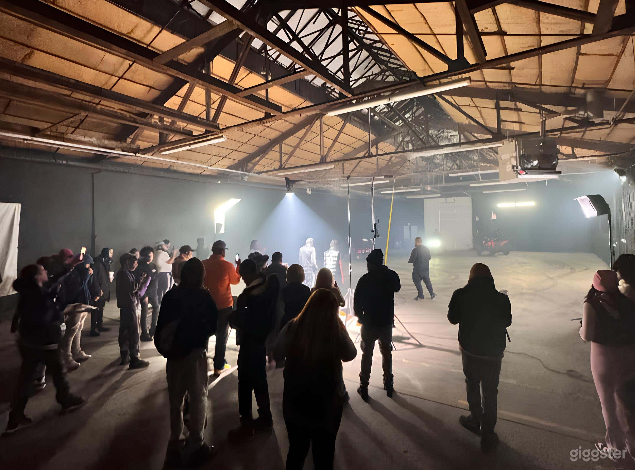 Industrial production space with skylight Photo 2