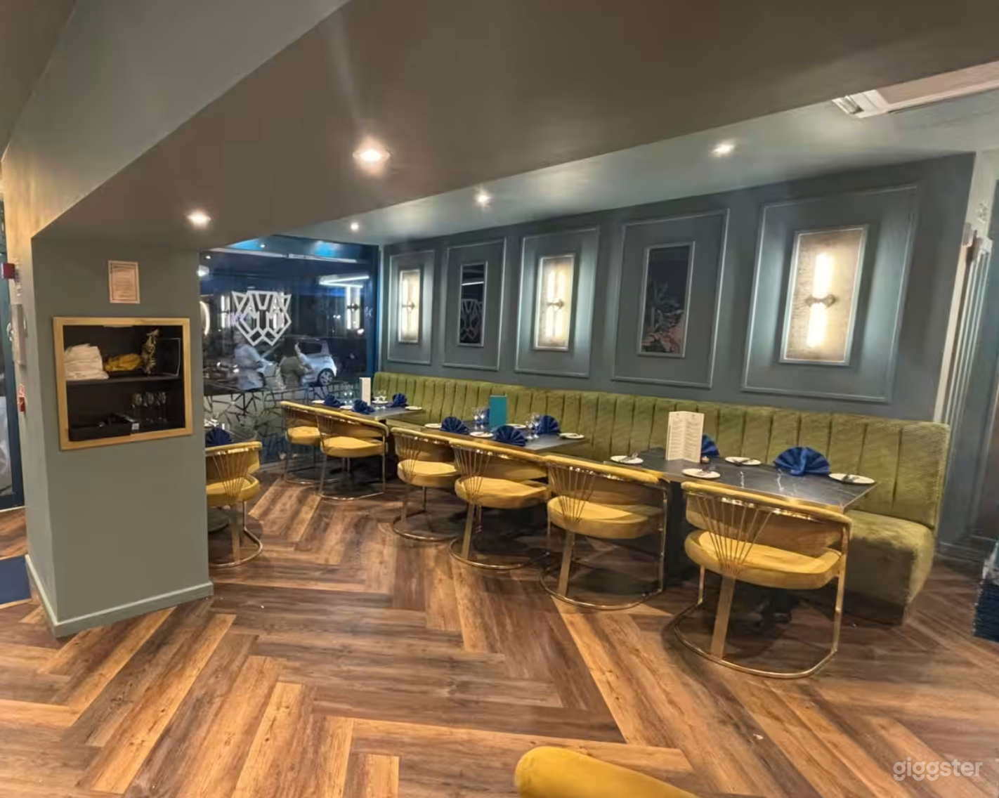 Modern and Spacious Main Ground Floor Dining Photo 3