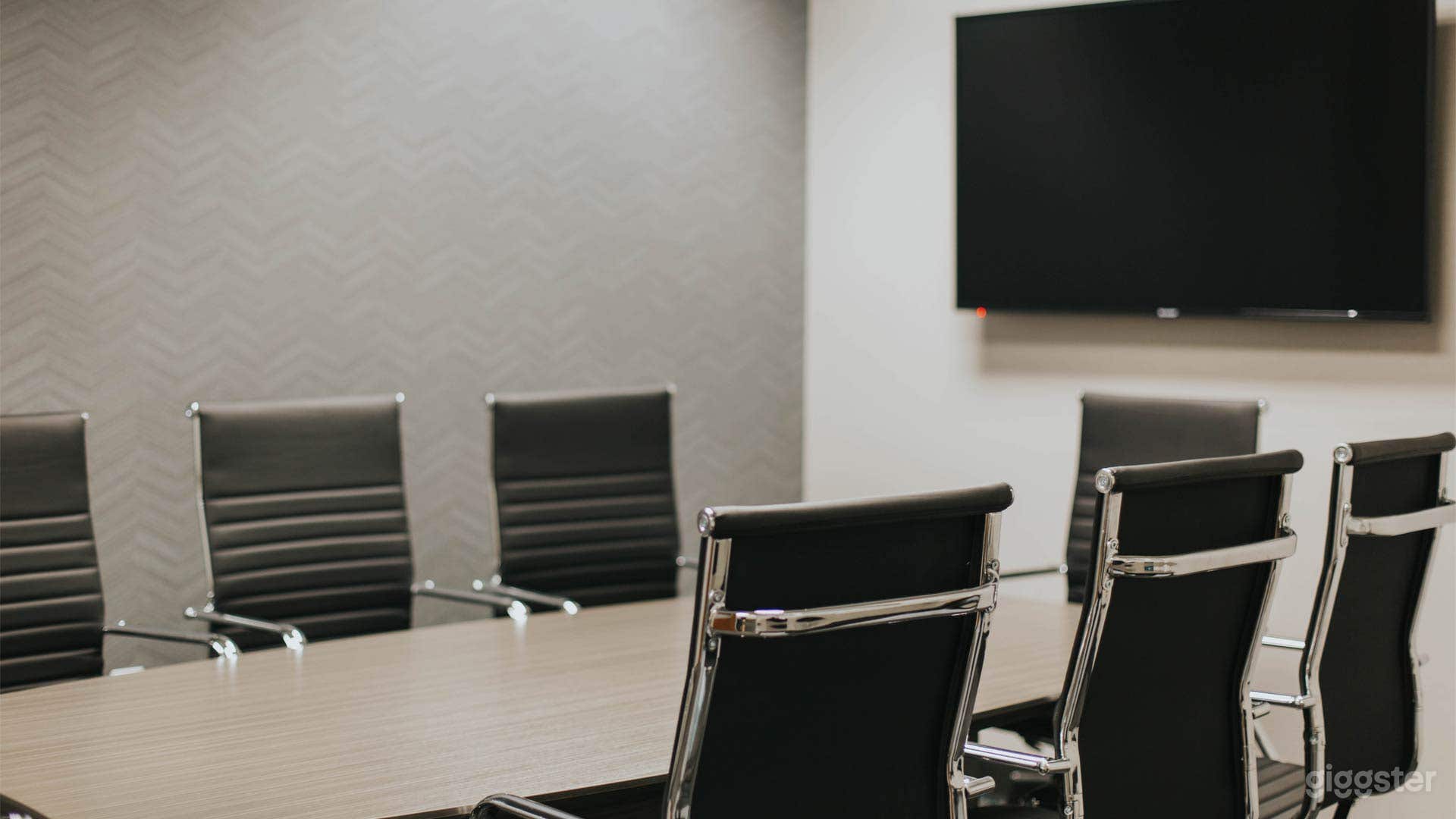 Convenient 8 Person Meeting Room at Park Ventura Photo 1