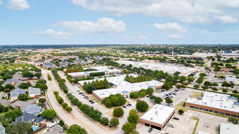  Convenient 8 Person Meeting Room at Park Ventura 