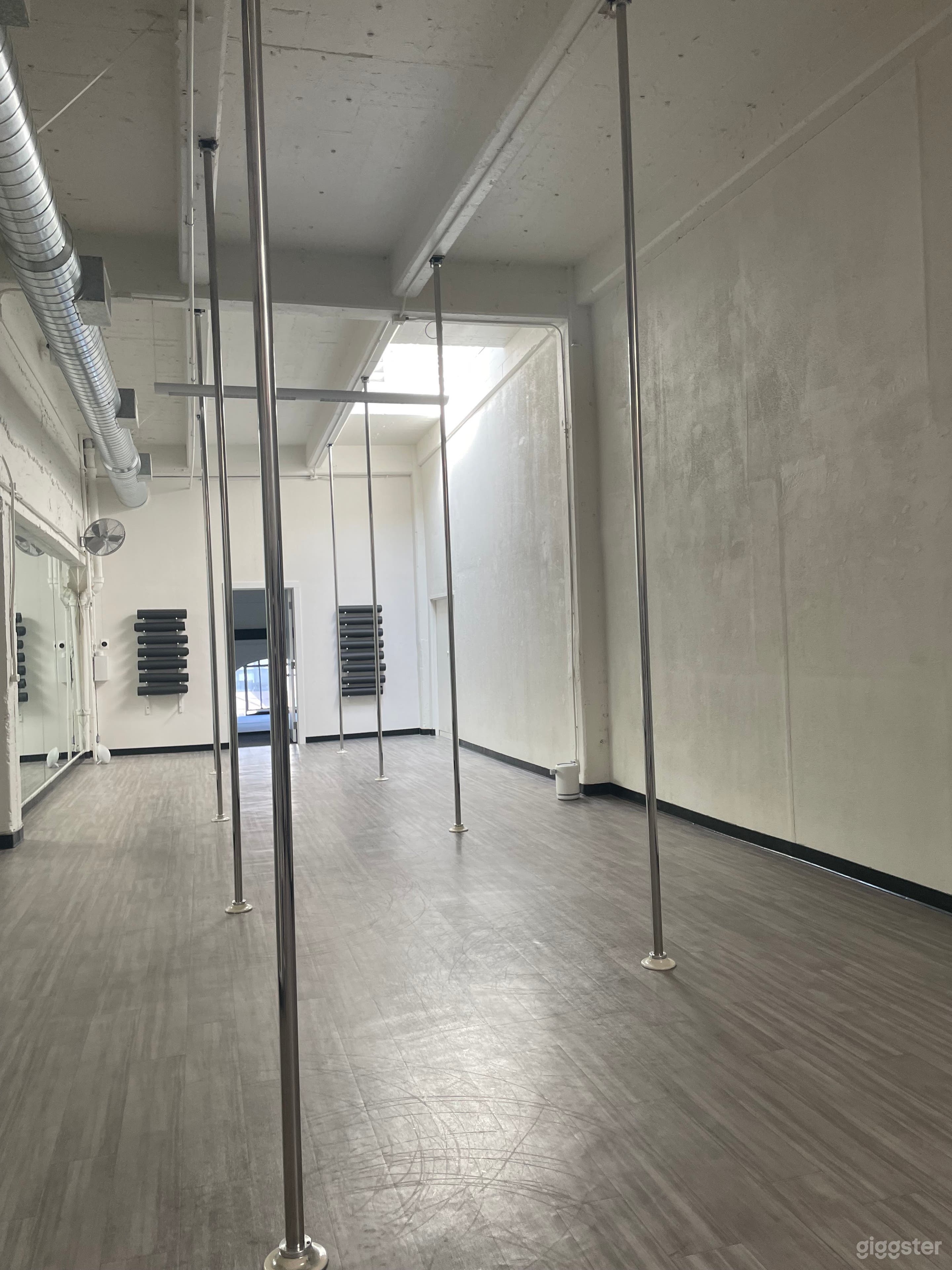 Studio Dark with Retail Space Photo 1