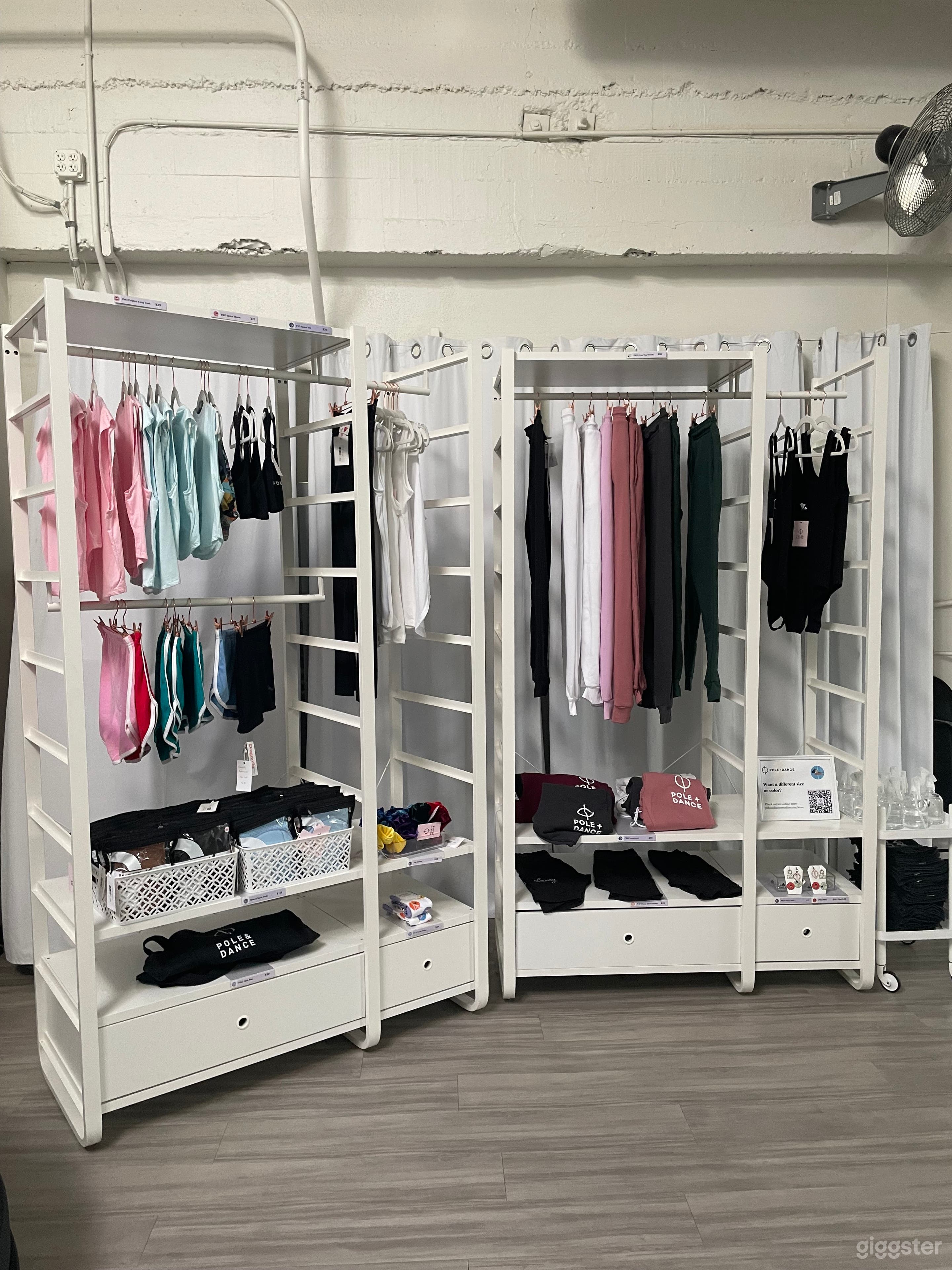 Studio Dark with Retail Space Photo 4