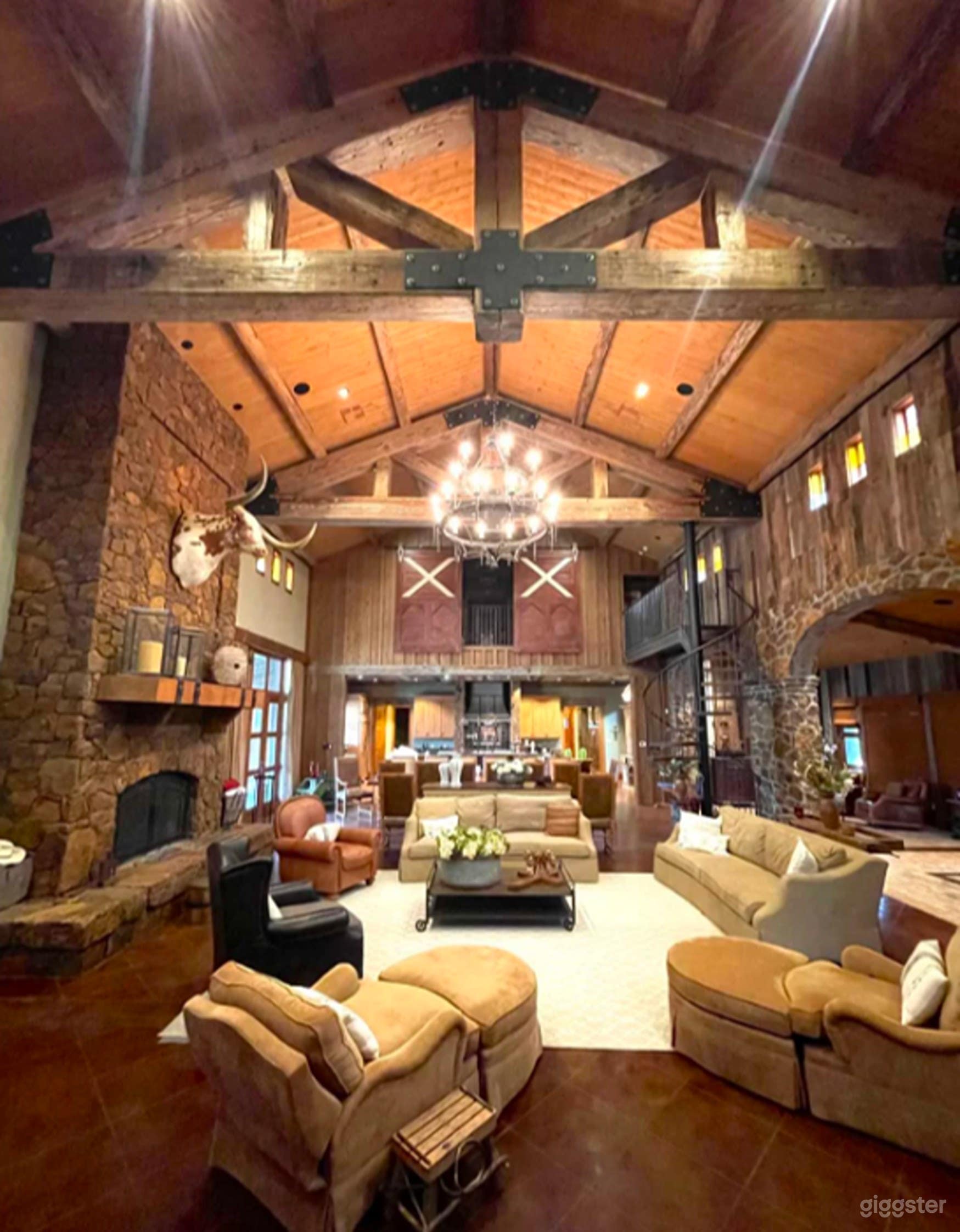 Luxury Cattle Ranch / Farm with Stone Lodge and Log Cabins Photo 4