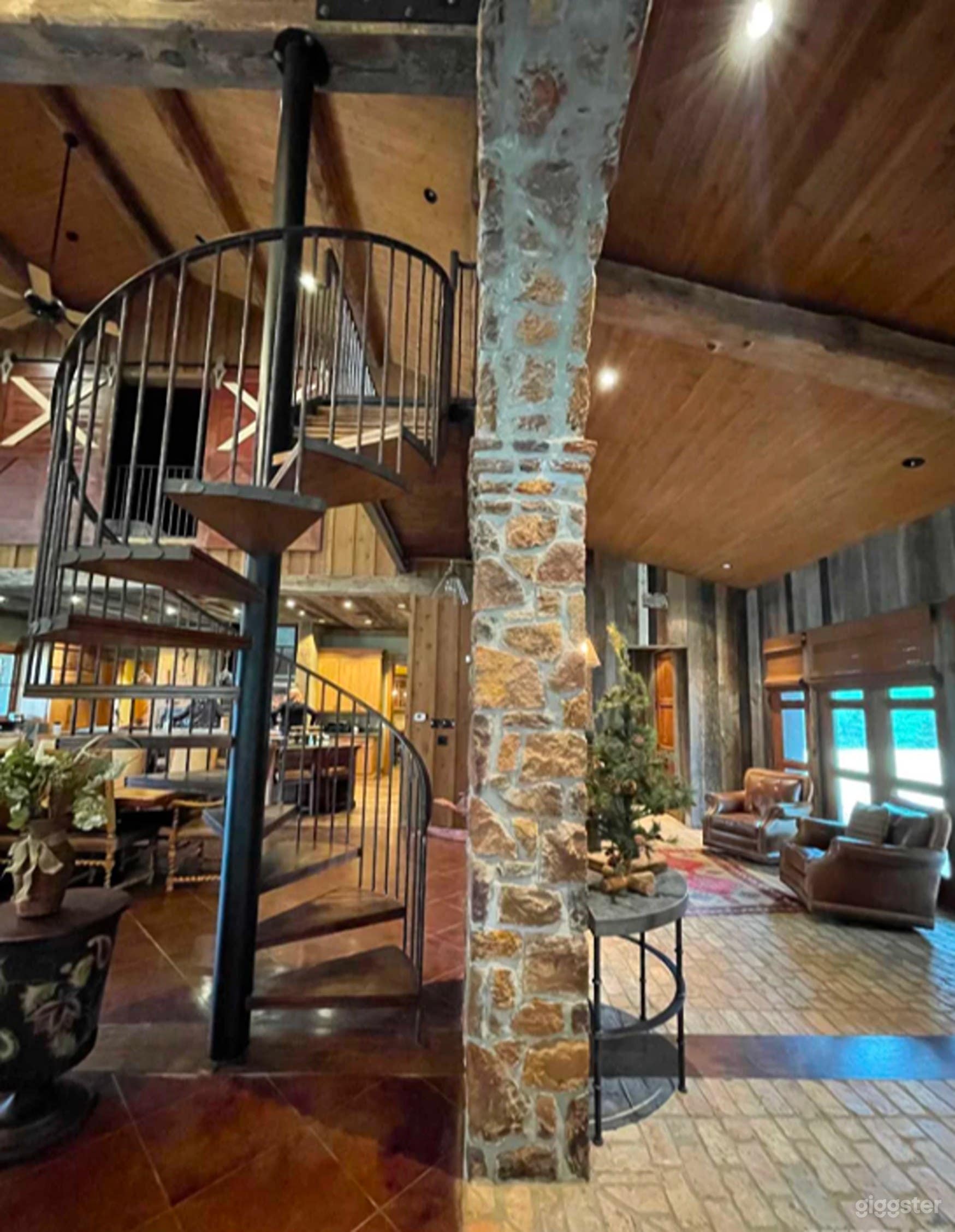 Luxury Cattle Ranch / Farm with Stone Lodge and Log Cabins Photo 3