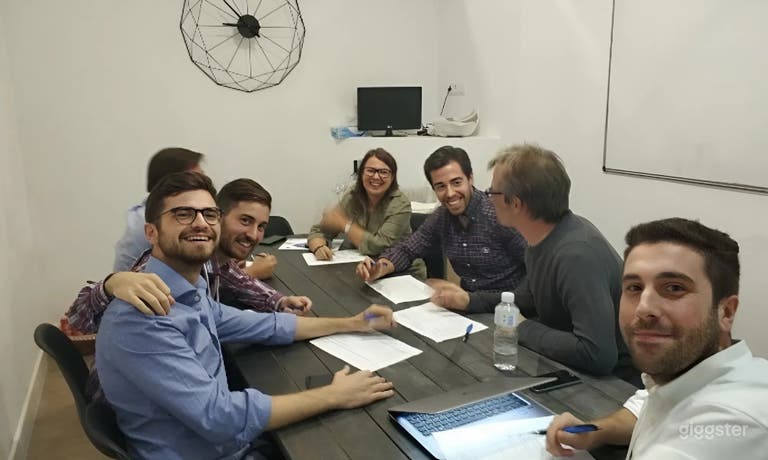  Meeting & Recording Studio for Small Groups 