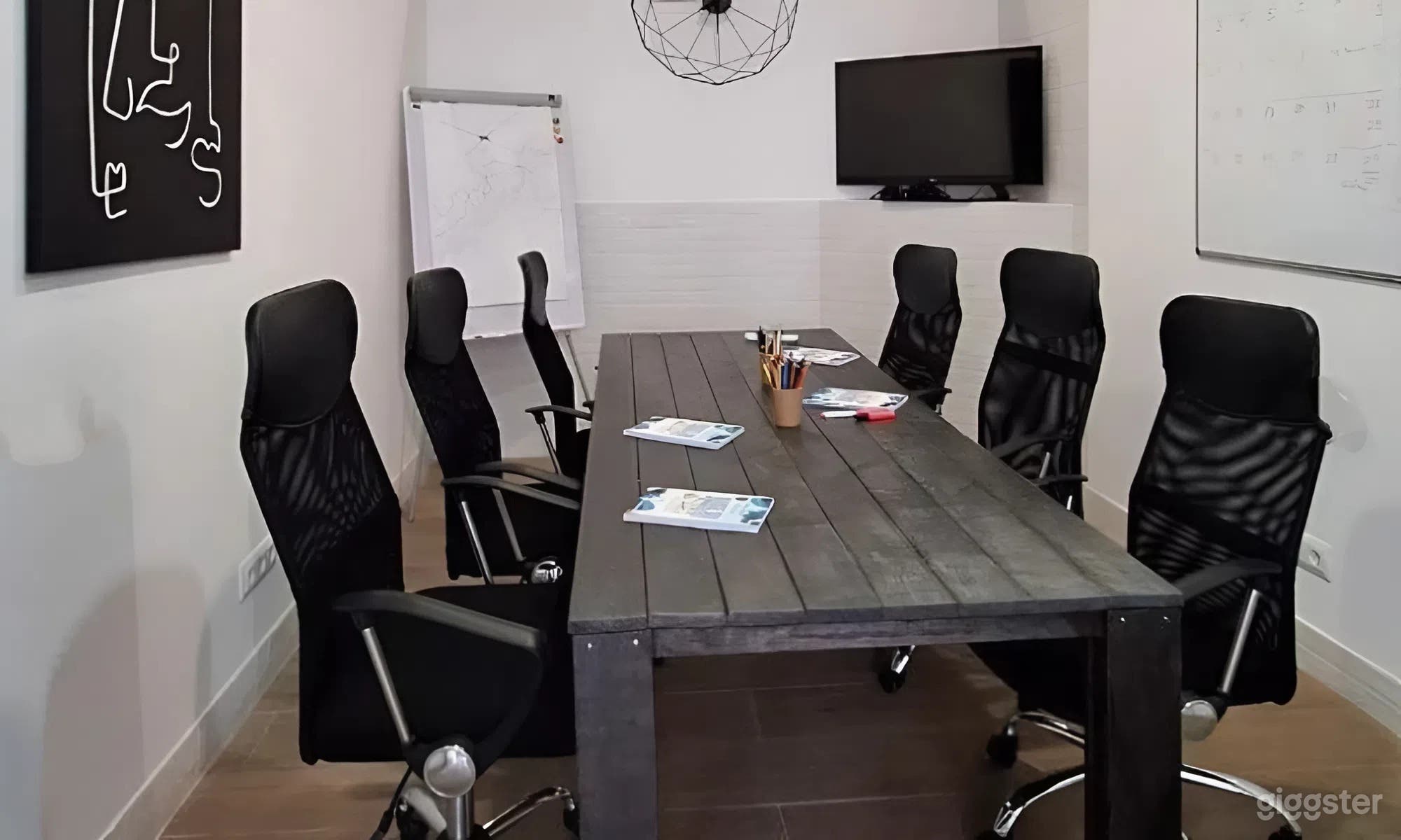 Meeting & Recording Studio for Small Groups Photo 2