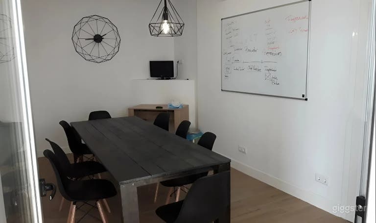  Meeting & Recording Studio for Small Groups 