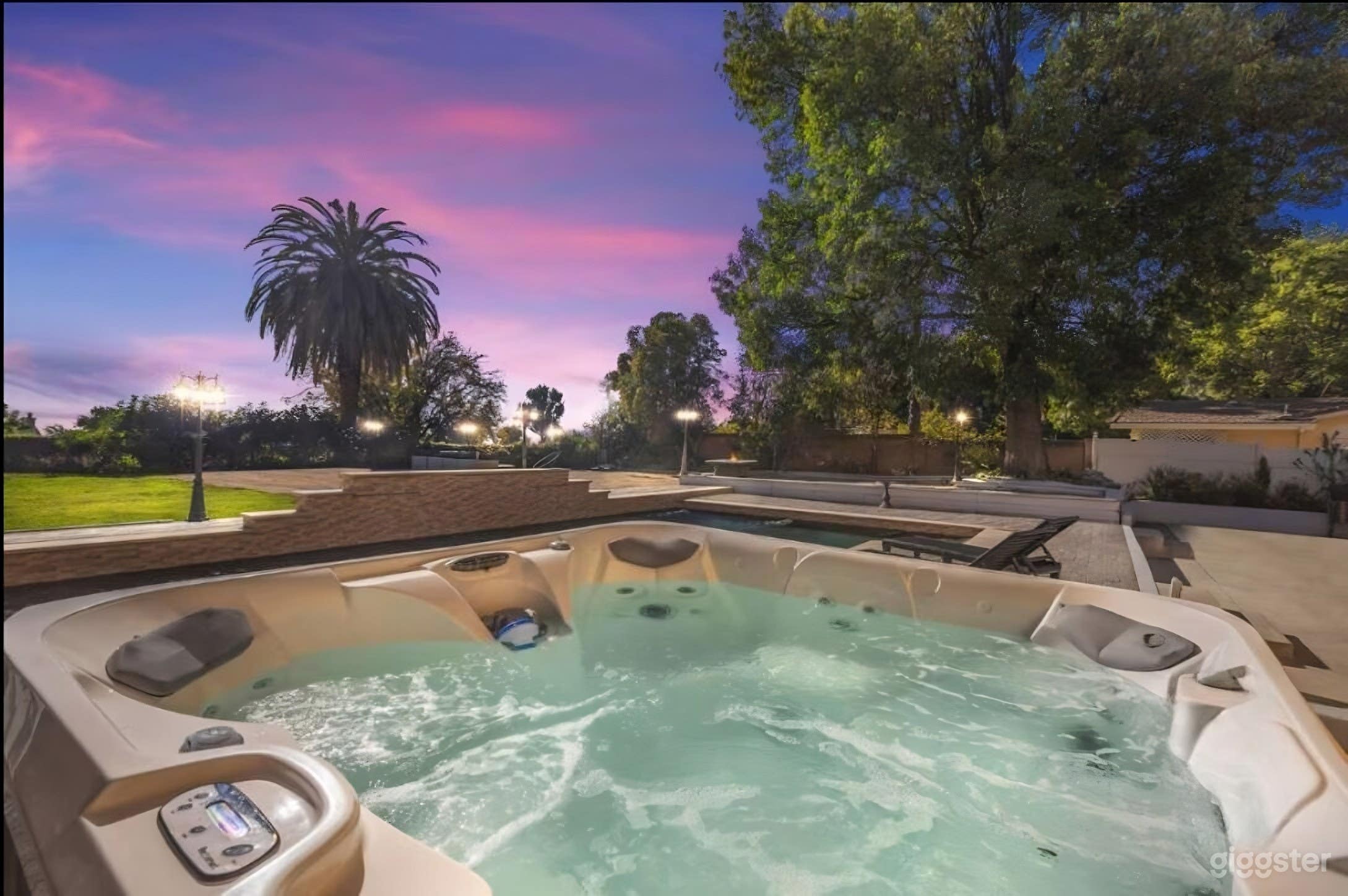 Spacious Private Designer Home with High Capacity Photo 2