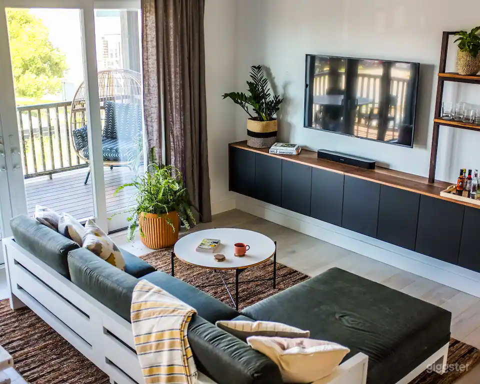 Chuckaboo  - ADA Studio Loft Apartment Photo 1