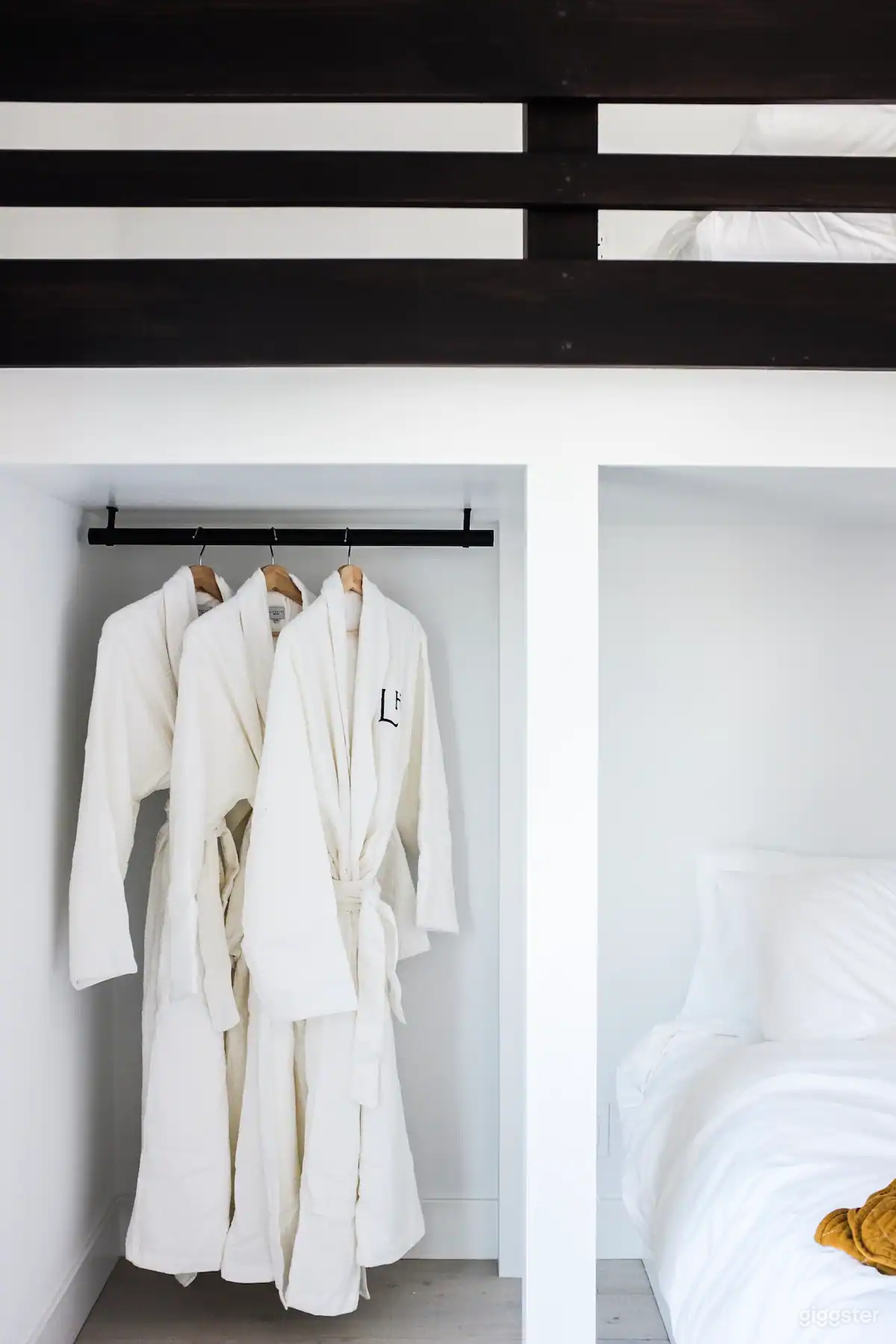 Chuckaboo  - ADA Studio Loft Apartment Photo 4