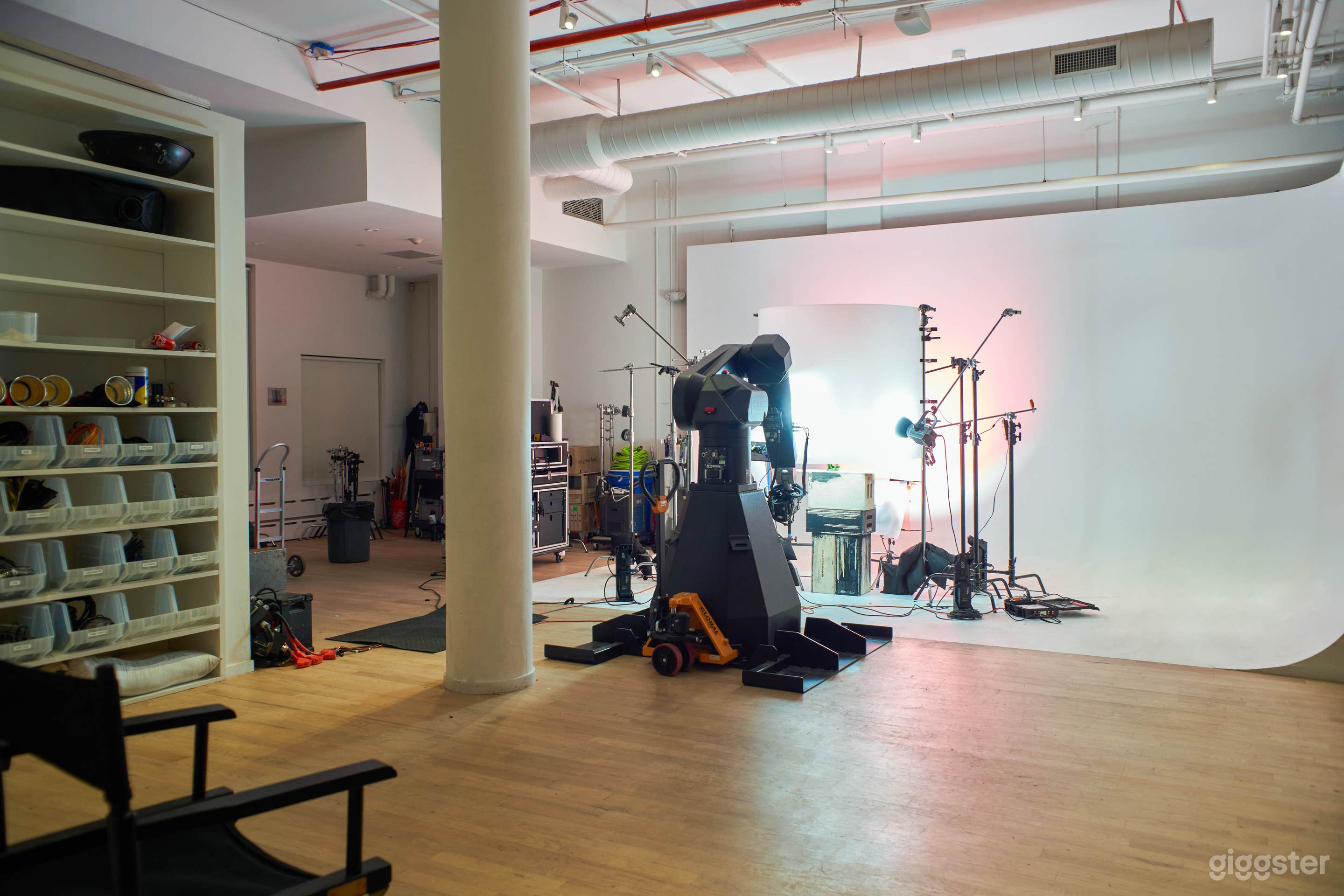 Madison-Square Studio: Modern Ground Floor Gem! Photo 4