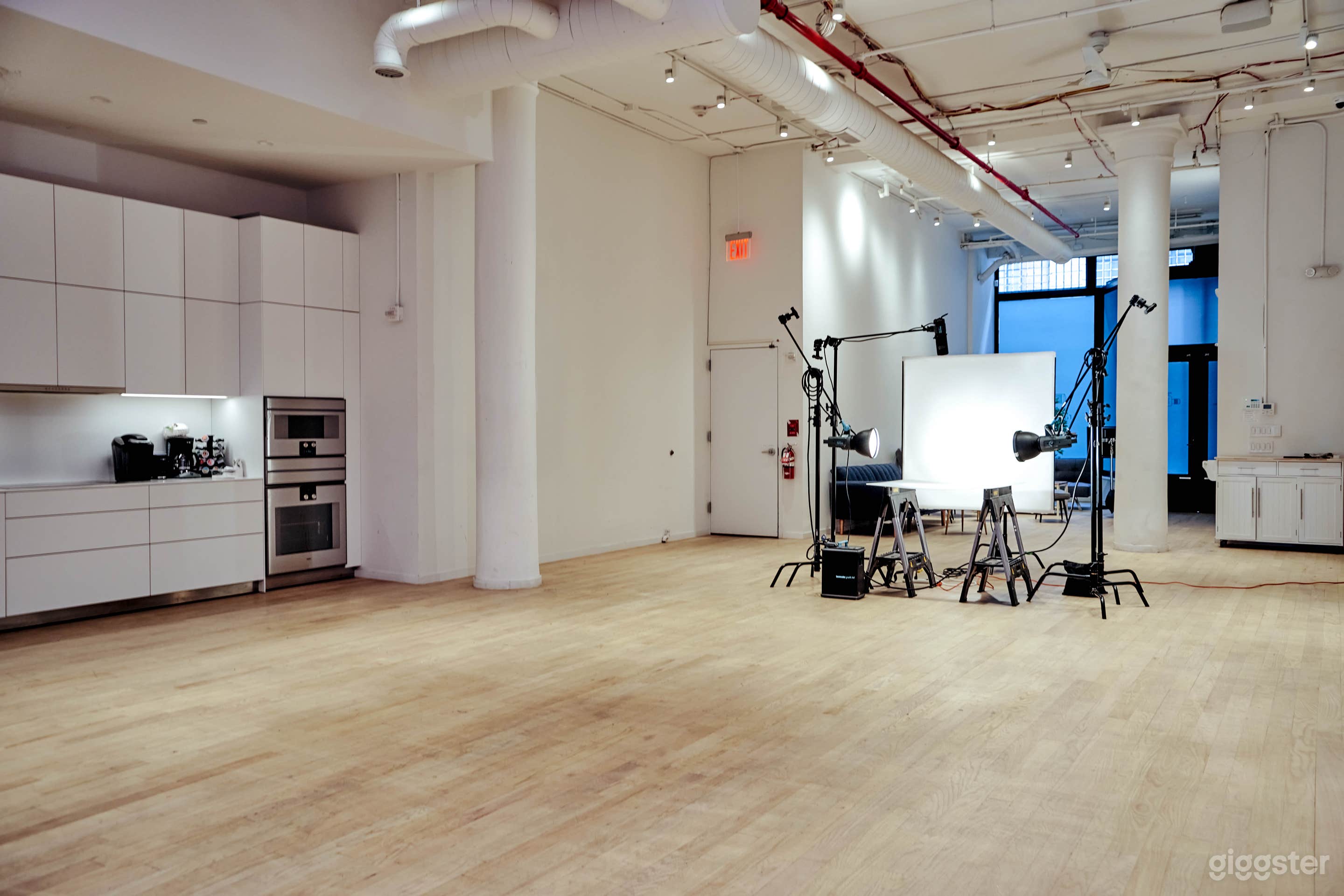 Madison-Square Studio: Modern Ground Floor Gem! Photo 2