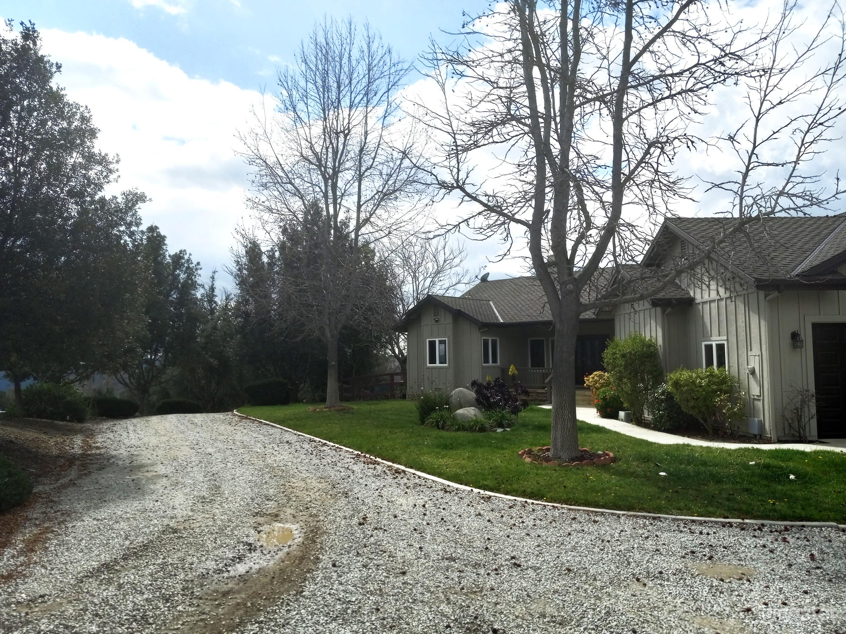 Ranch Home with Vineyards, Groves &amp; Wedding Space Photo 3