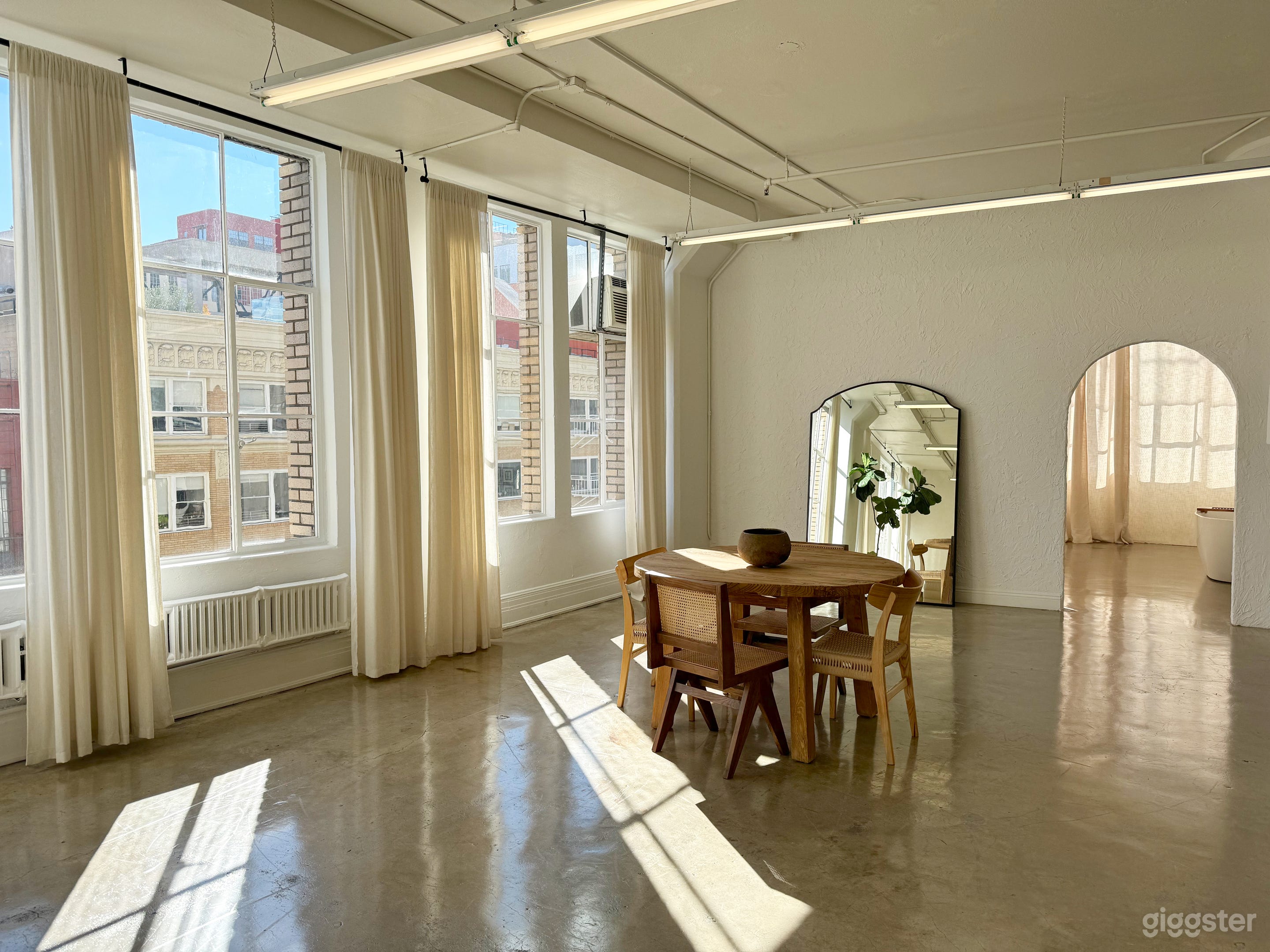 DTLA LOFT GREAT VIEW &amp; NATURAL LIGHTING 3229 SQFT Photo 2