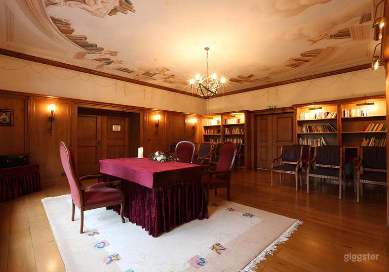  Library - Meeting room for 12 people 
