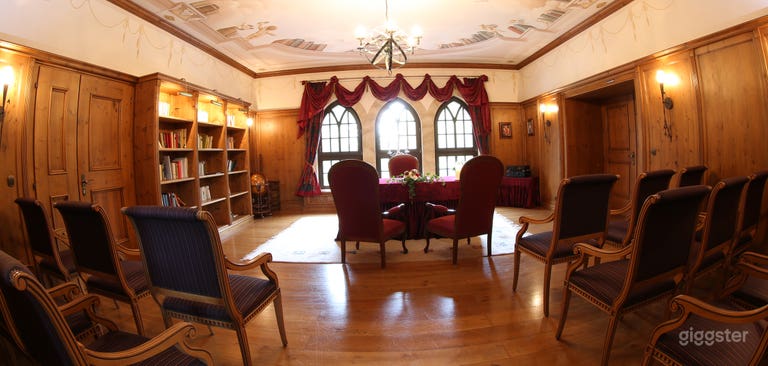  Library - Meeting room for 12 people 