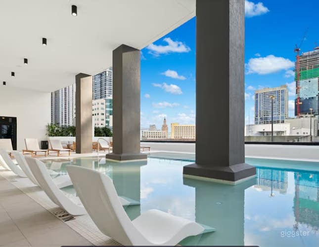 Luxury Rooftop Pool with Skyline Views | Rent this location on Giggster