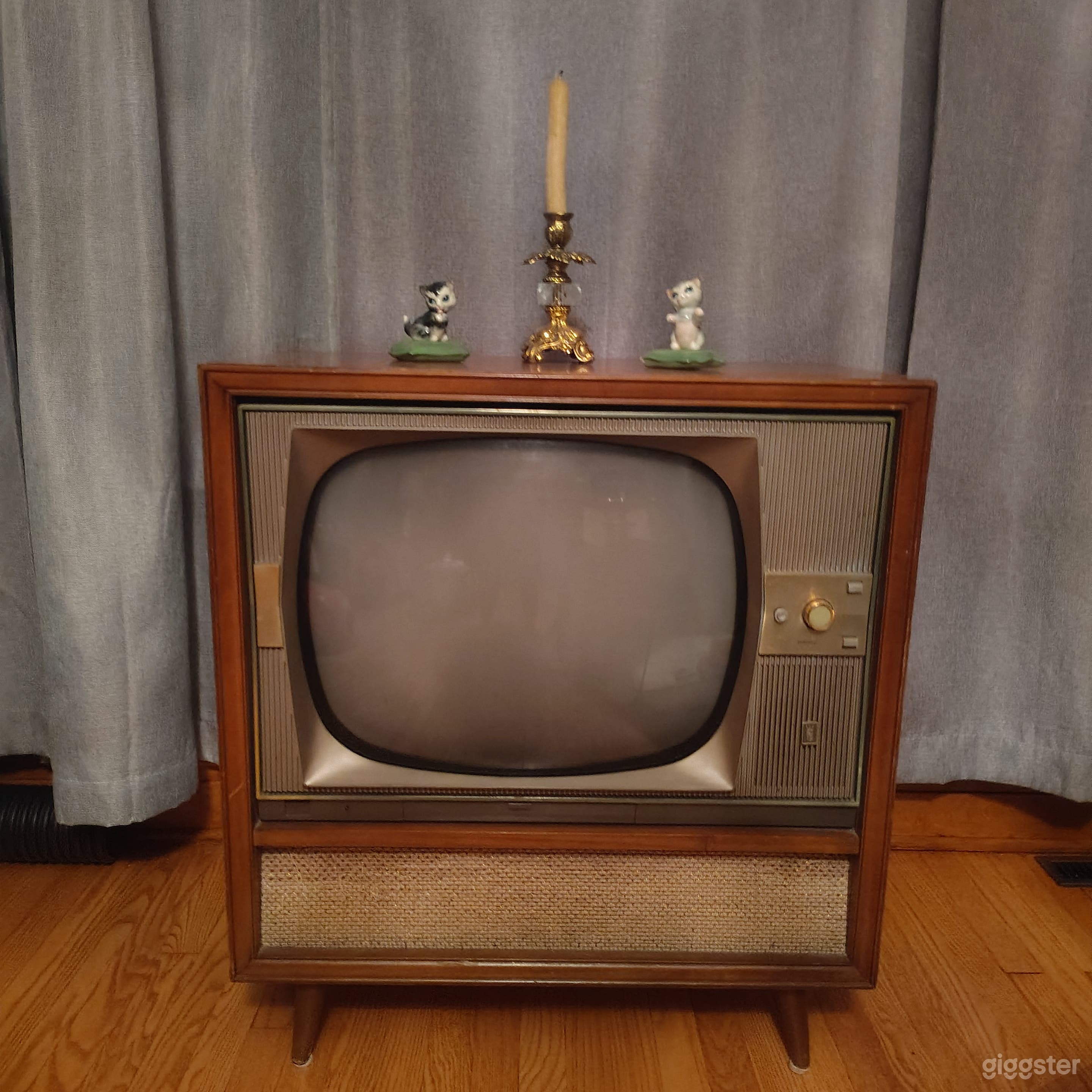 Charming Vintage Mid Century Modern I love Lucy styled home Photo 3