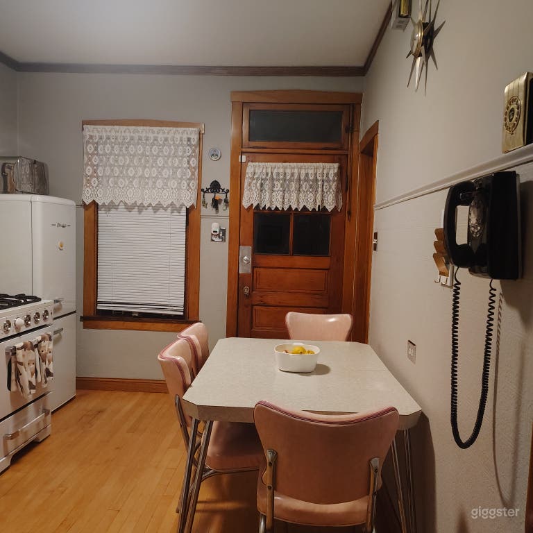  Charming Vintage Mid Century Modern I love Lucy styled home 