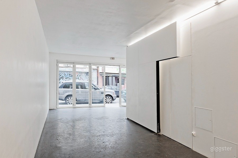  Little Gallery in a Trendy Parisian Area 