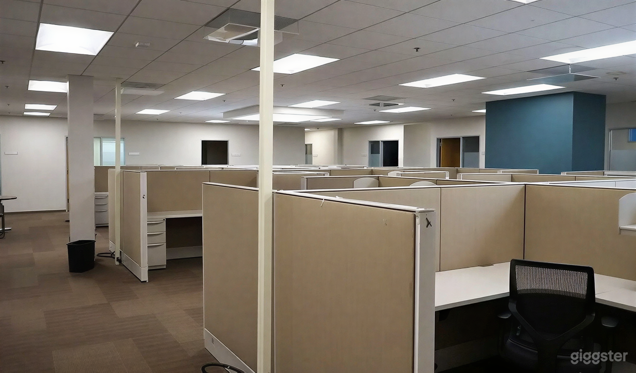 Spacious Open-Plan Office with Modern Cubicles Photo 3