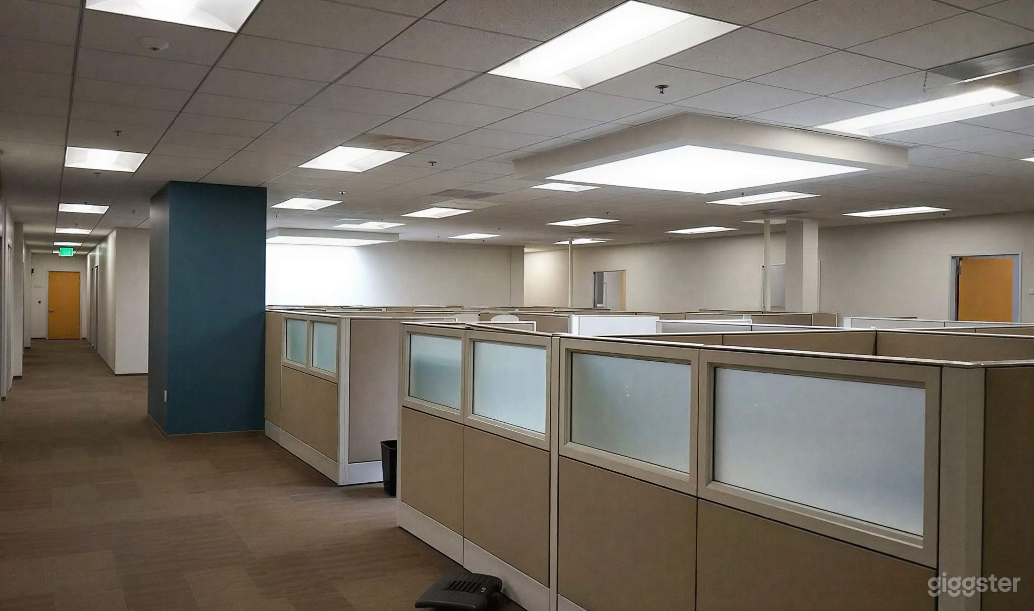 Spacious Open-Plan Office with Modern Cubicles Photo 1