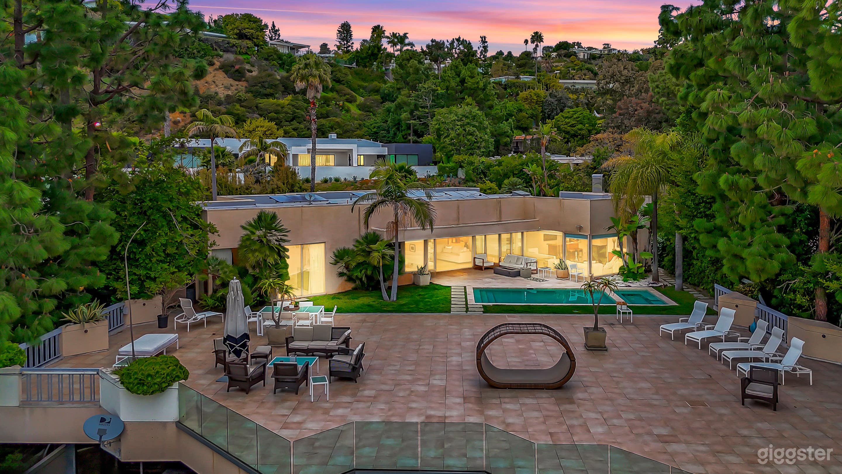 Luxury Beverly Hills Mansion w/ City &amp; Ocean Views Photo 4