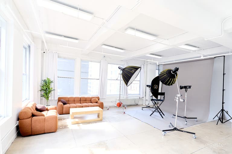  16B NYC Daylight Photo Studio With Cyc Wall 