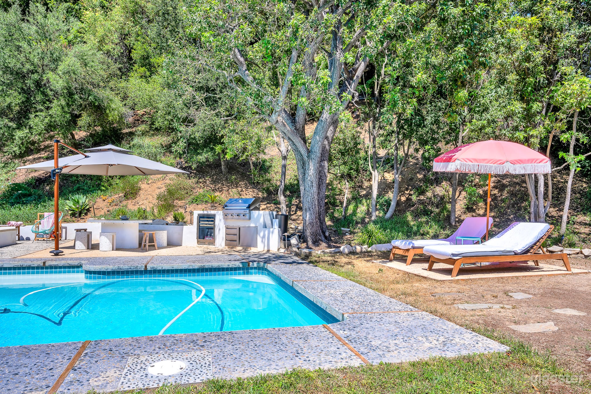 Hollywood Hills MCM ridge top pool w/ epic hot tub Photo 4