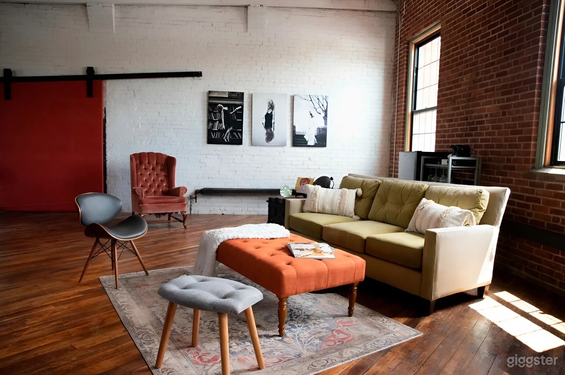 Open Space Natural Light Loft Photo Studio Photo 2