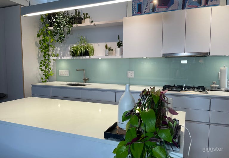  Condominio moderno luminoso a pianta aperta con soffitti alti 