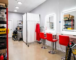  Dressing room with 3 stations, clothing rack, and steamer 