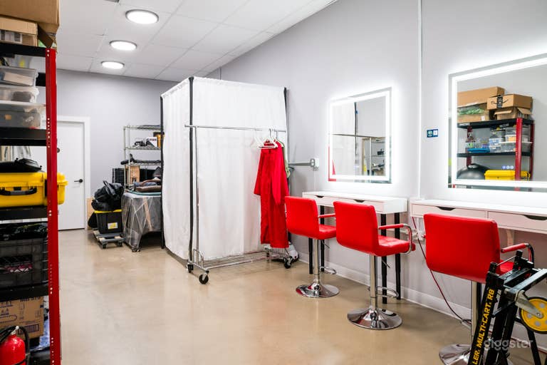  Dressing room with 3 stations, clothing rack, and steamer 