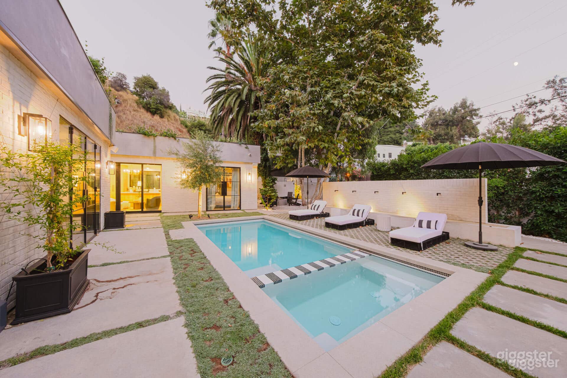 CHIC CANYON RETREAT OUTDOOR POOL Photo 1