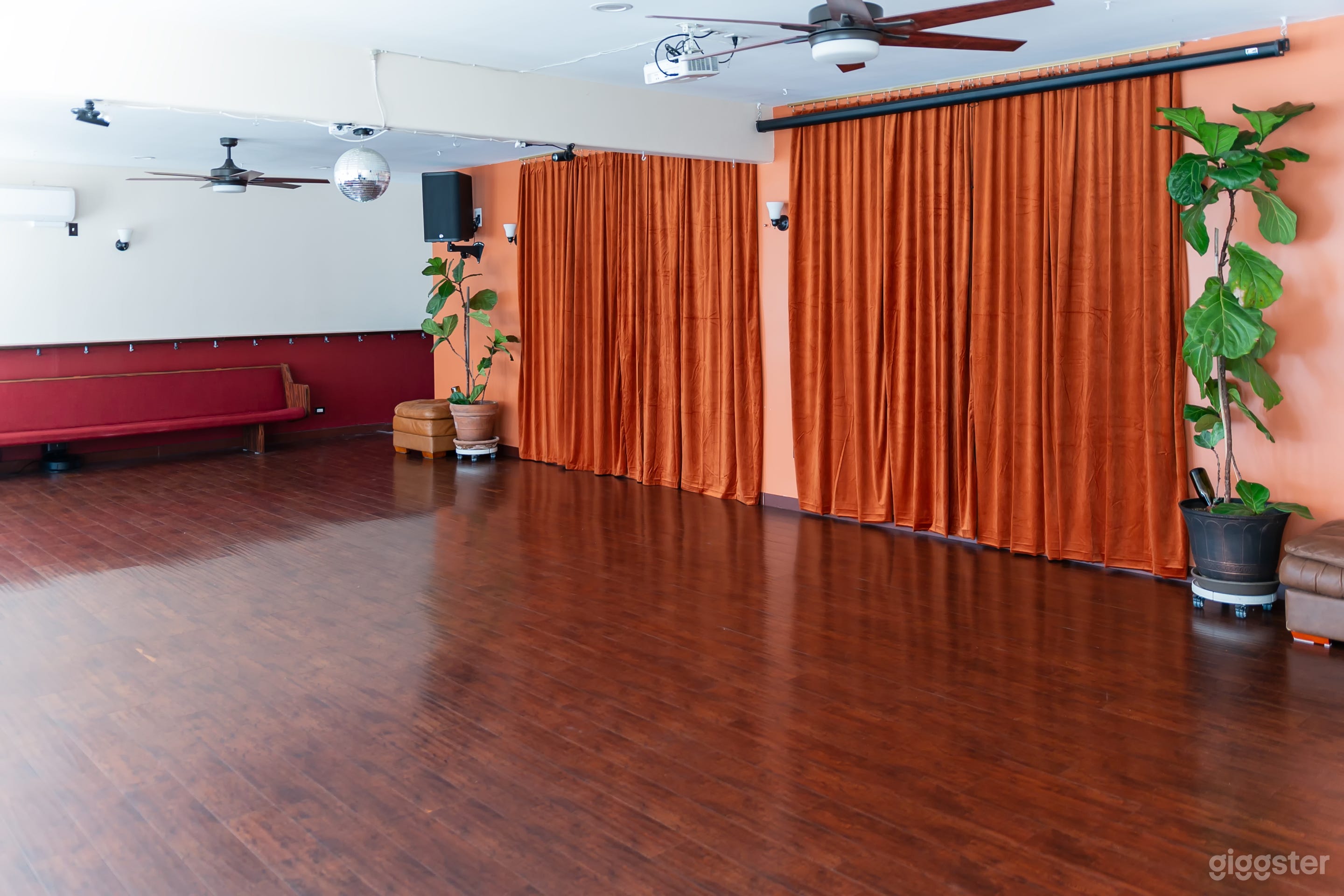 Beautiful Indoor/Outdoor Event Space in Inglewood Photo 4