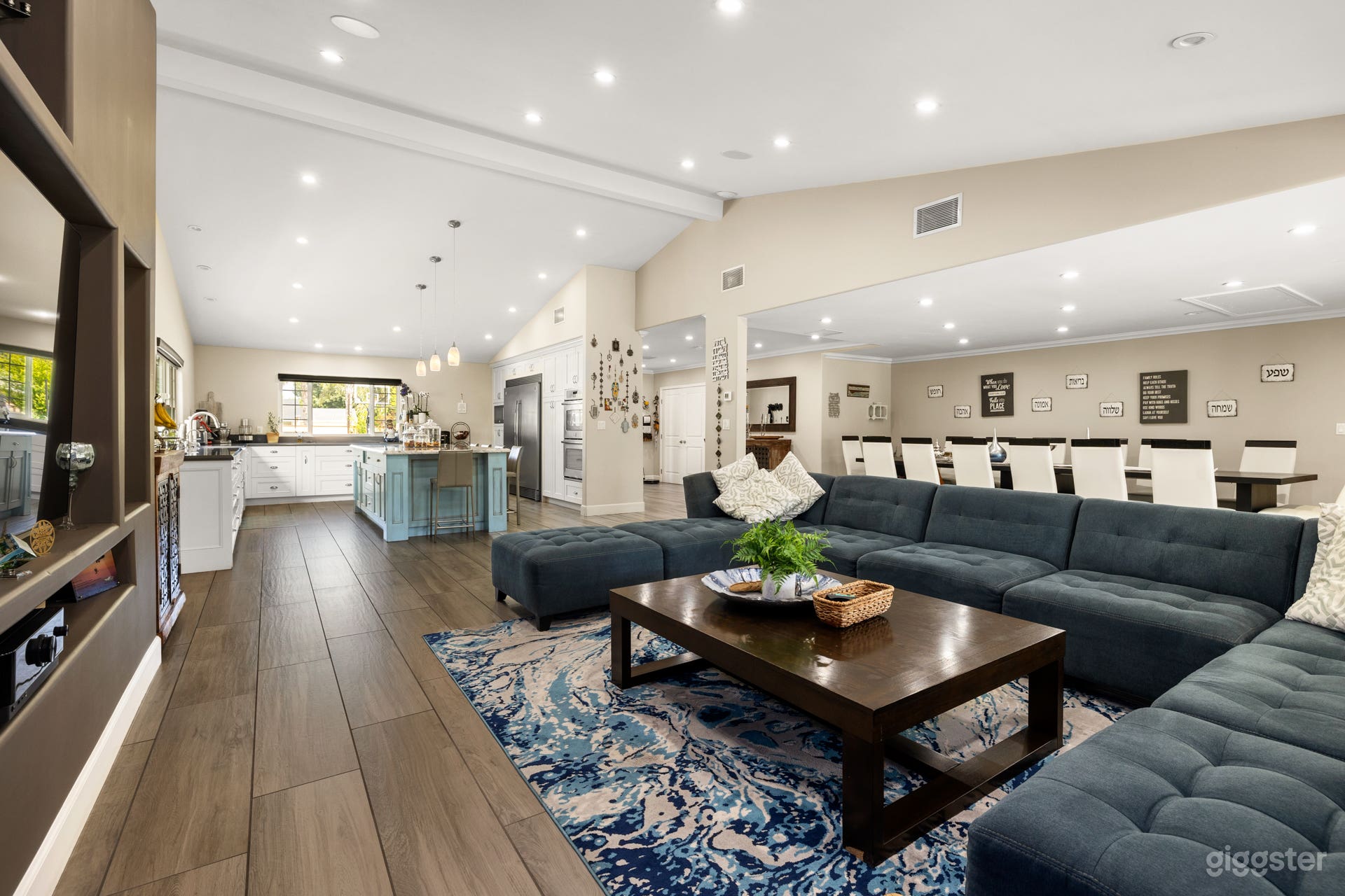 Big house on a huge lot Photo 2